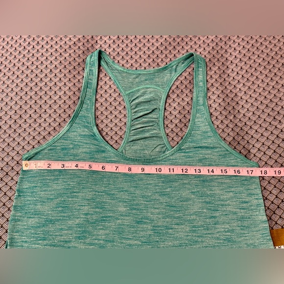Lululemon Women’s Racerback Tank Size approx. 10 - Picture 3 of 6